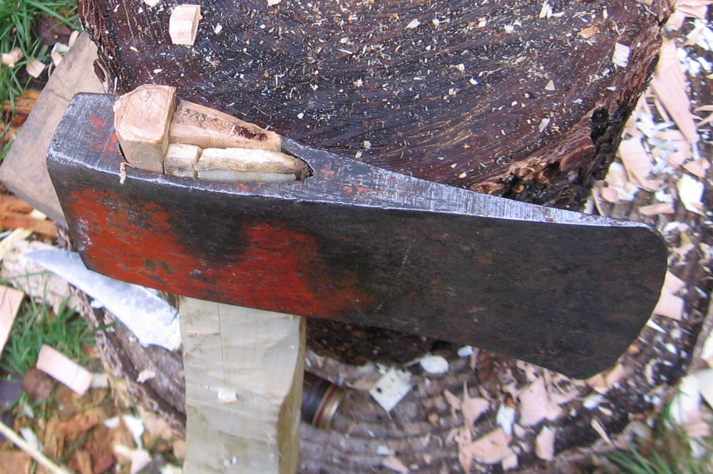 What are the performance differences between Tomahawk eye vs Axe Wedge